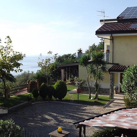 B&B L'Eucalipto เปาลา ภายนอก รูปภาพ