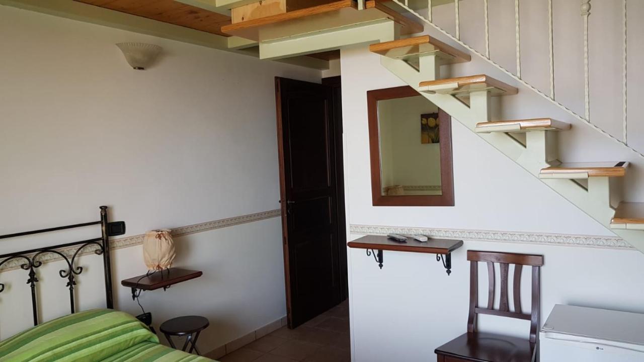 B&B L'Eucalipto เปาลา ภายนอก รูปภาพ