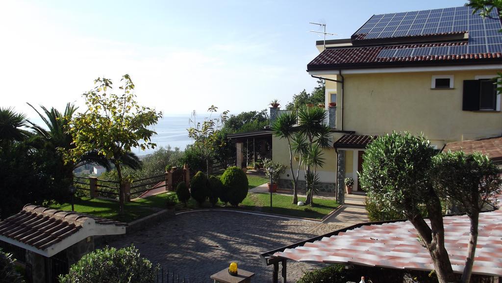 B&B L'Eucalipto เปาลา ภายนอก รูปภาพ