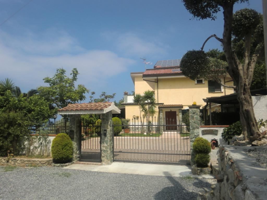 B&B L'Eucalipto เปาลา ภายนอก รูปภาพ
